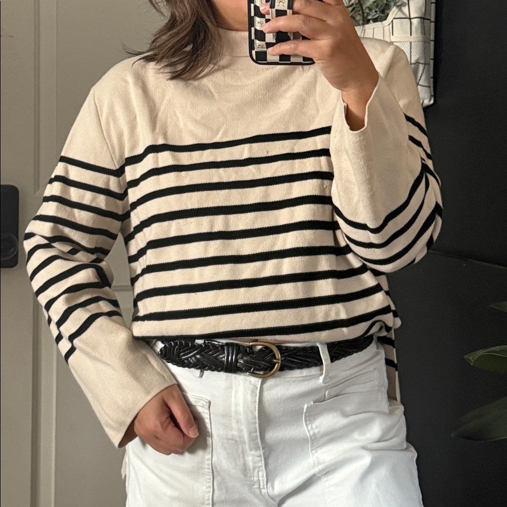 H&M mocked Neck Off white Striped Sweater boxy fit. S